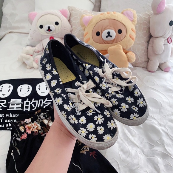 Daisy Canvas Sneakers - Picture 4 of 4